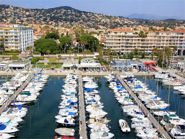 PLACE-DE-PORT-CAMILLE-RAYON-GOLFE-JUAN-BERTH