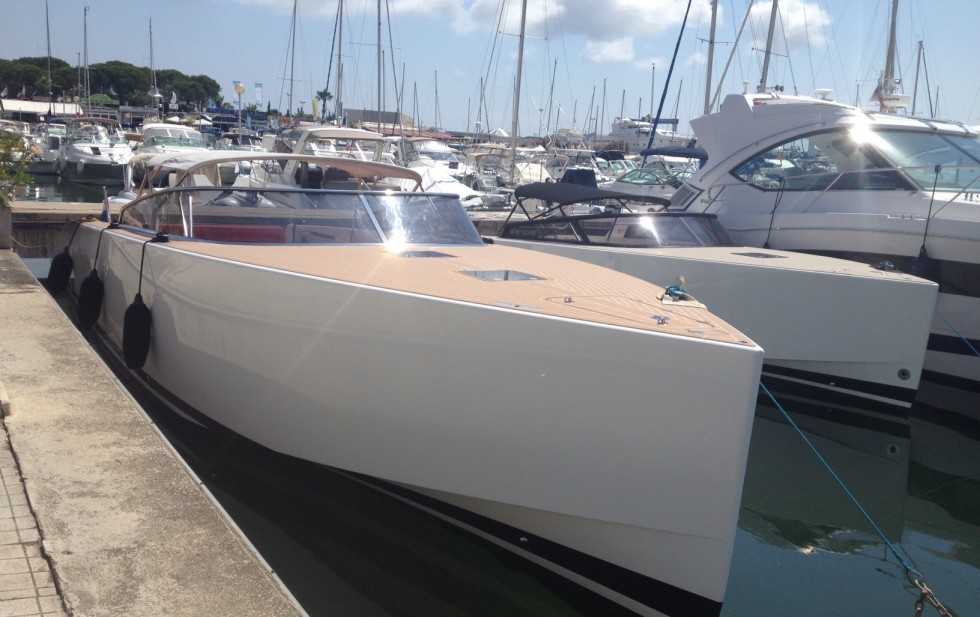 VANDUTCH 40 CHARTER WHITE